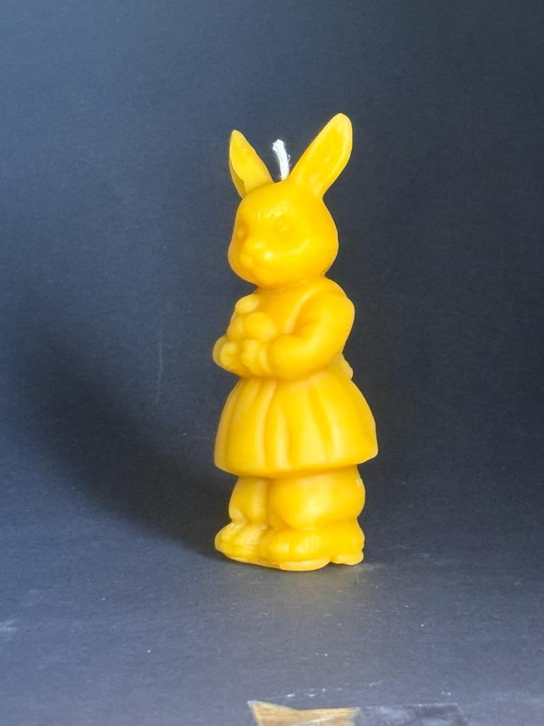 Bienenwachskerze Hasenfigur "Frau Hase"